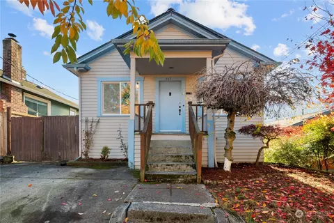 517 N 84th St, Seattle, WA 98103