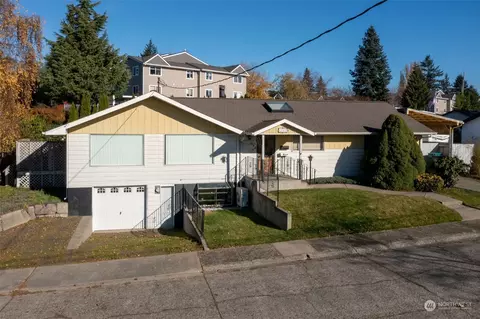 1042 Walnut St, Bremerton, WA 98310
