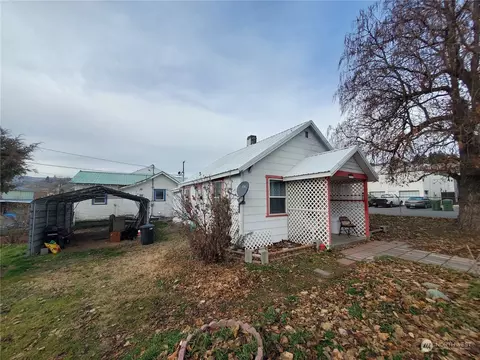 217 Juniper St N, Omak, WA 98841