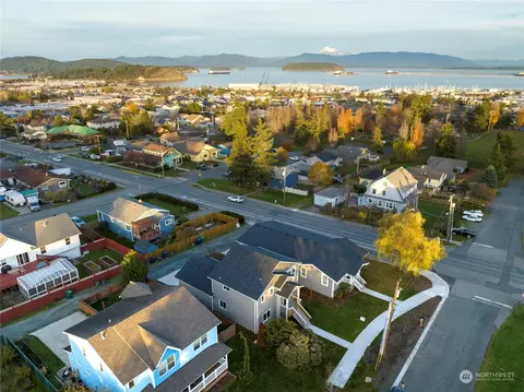 1306 31st St, Anacortes, WA 98221