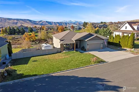 1045 Ridge Crest Dr, Wenatchee, WA 98801