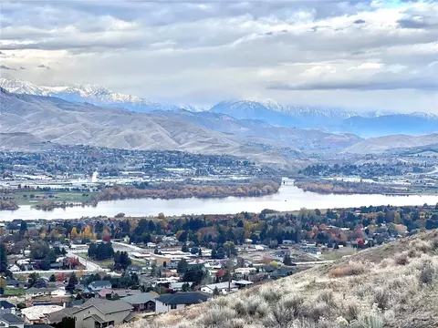 835 NE Conner Ct, East Wenatchee, WA 98802