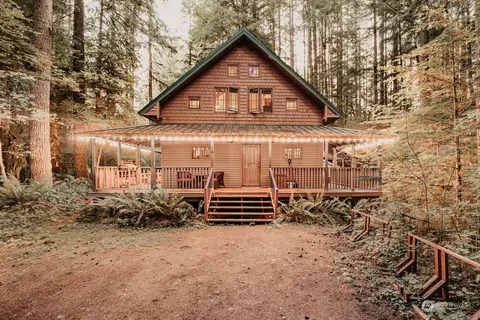 6987 Pinnacle Pl, Glacier, WA 98244