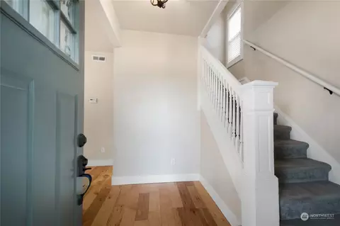 2422 Maple St, Everett, WA 98201 photo 2
