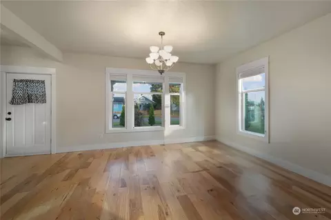 2422 Maple St, Everett, WA 98201 photo 4