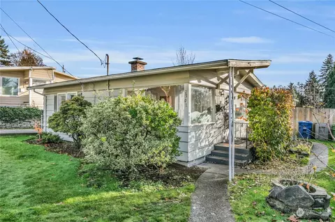 2301 NE 8th St, Renton, WA 98056