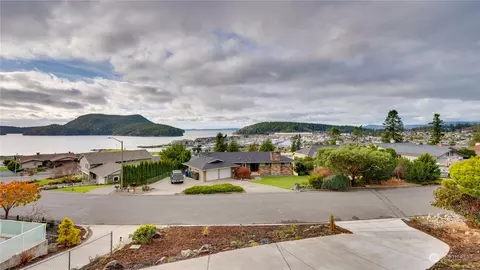 4908 Macbeth Dr, Anacortes, WA 98221