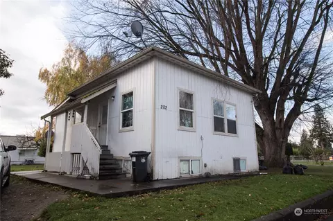 202 E Section St, Mount Vernon, WA 98273