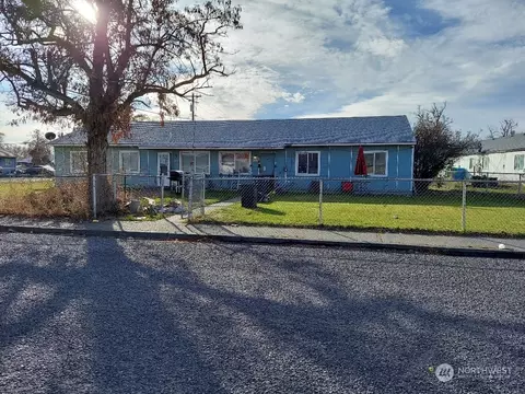 1033 1035 Lowry St, Moses Lake, WA 98837