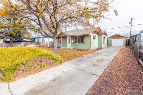 84 D St NE, Ephrata, WA 98823