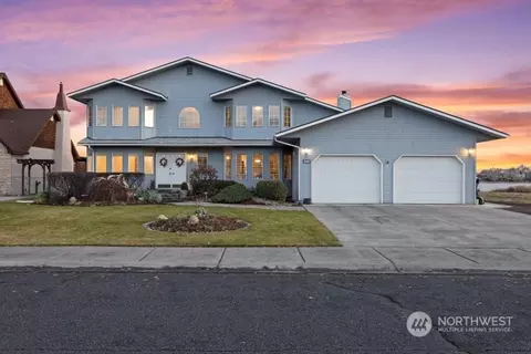 915 W Edgewater Ln, Moses Lake, WA 98837