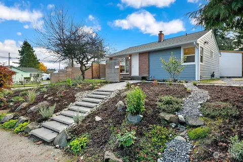 3105 SW Barton St, Seattle, WA 98126