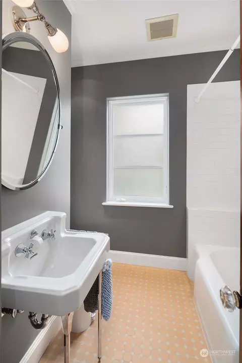 3805 E Pine St, Seattle, WA 98122 photo 13