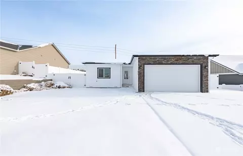 937 N Macaw Ave, East Wenatchee, WA 98802