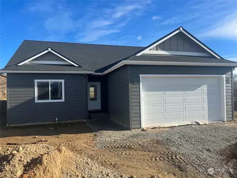 925 N Macaw Ave, East Wenatchee, WA 98802