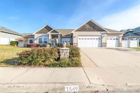 1549 Holly Ln, East Wenatchee, WA 98802