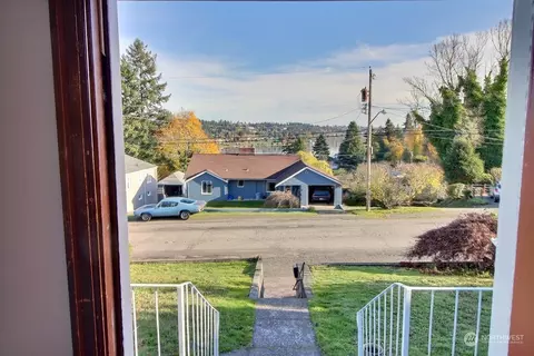 2447 N Wycoff Ave, Bremerton, WA 98312