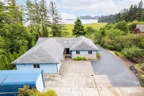 197 Robert Gray Dr SW, Ilwaco, WA 98624