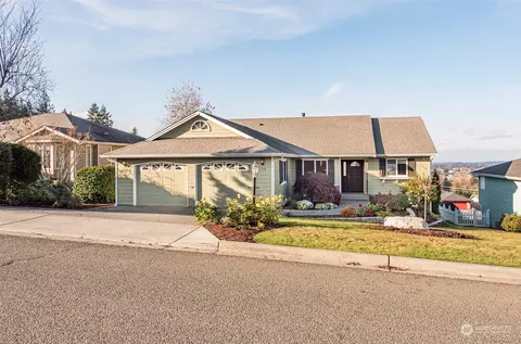 190 Coral Dr, Sequim, WA 98382