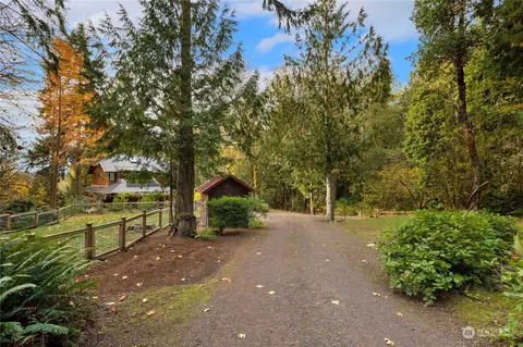 8121 Hansen Rd NE, Bainbridge Island, WA 98110
