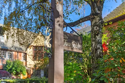 1516 E Republican St #9, Seattle, WA 98112