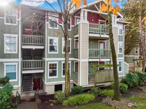 7711 NE 175th St #D102, Kenmore, WA 98028