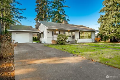 8447 Benson Rd, Lynden, WA 98264