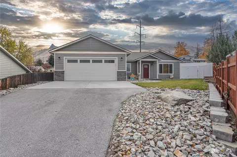 1923 Grandview Loop, Wenatchee, WA 98801