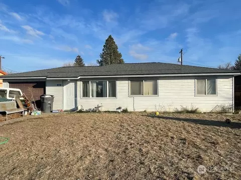 4247 NE Moon Dr, Moses Lake, WA 98837