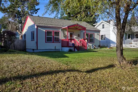 650 Fowler St, Raymond, WA 98577
