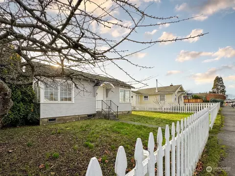251 W Spruce St, Sequim, WA 98382 photo 2