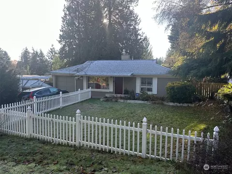 1017 NE 158th St, Shoreline, WA 98155