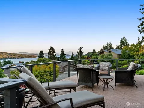 15837 36th Ave NE, Lake Forest Park, WA 98155