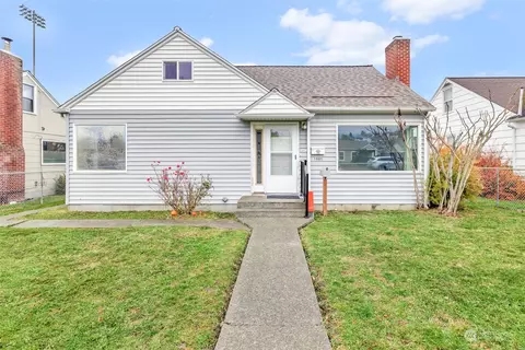 1005 E 4th St, Port Angeles, WA 98362