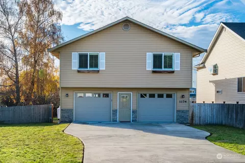 1174 Lockwood Dr, Coupeville, WA 98239