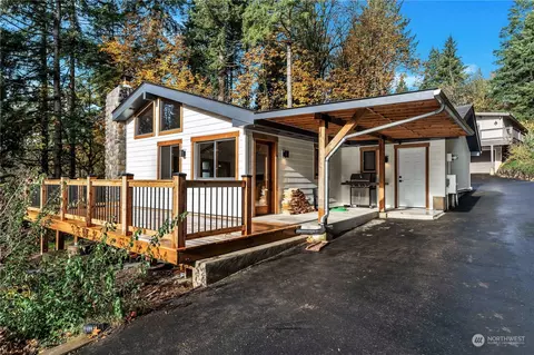 105 Finn Hall Rd, Woodland, WA 98674