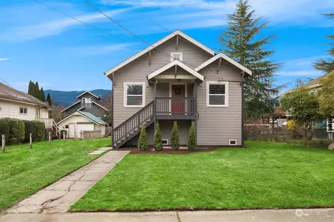 39663 SE Spruce St, Snoqualmie, WA 98065