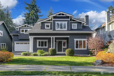 9001 N Town Dr NE, Bainbridge Island, WA 98110