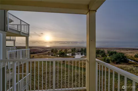 501 Shoreview Dr #306, Long Beach, WA 98631