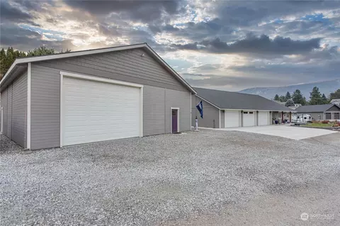 18 Hummingbird Hill Ln, Malaga, WA 98828