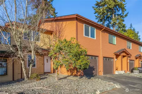690 NW Atalanta Way #B8, Oak Harbor, WA 98277