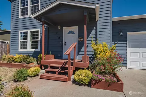 210 Michner St, Castle Rock, WA 98611