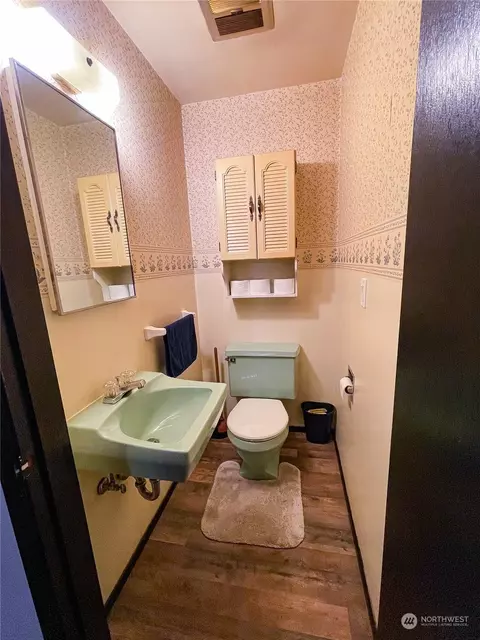 Bath - 8618 4th Pl SE, Everett, WA 98208 photo 2 of 2