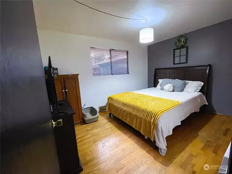 Bedroom - 8618 4th Pl SE, Everett, WA 98208 photo 5 of 7