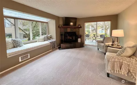 4800 200th St SW #E105, Lynnwood, WA 98036