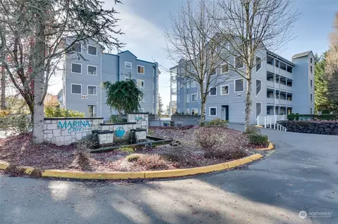 6125 NE 175th St #N201, Kenmore, WA 98028