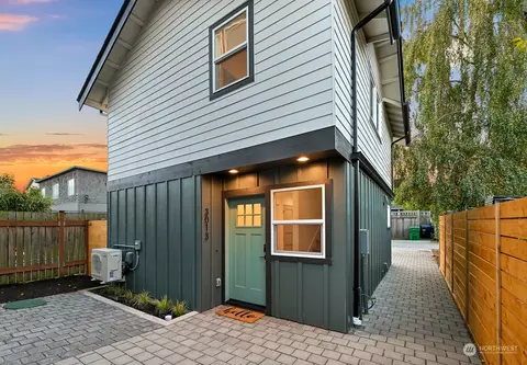 3013 61st Ave SW, Seattle, WA 98116