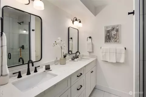 Bath - 21109 Shell Valley Rd, Edmonds, WA 98026 photo 1 of 3