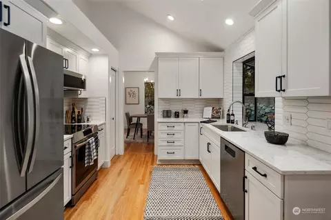 Kitchen - 21109 Shell Valley Rd, Edmonds, WA 98026 photo 2 of 6