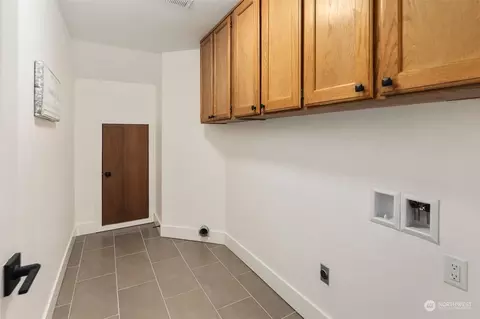 Kitchen - 21109 Shell Valley Rd, Edmonds, WA 98026 photo 6 of 6